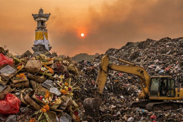 Sampah canang di Bali