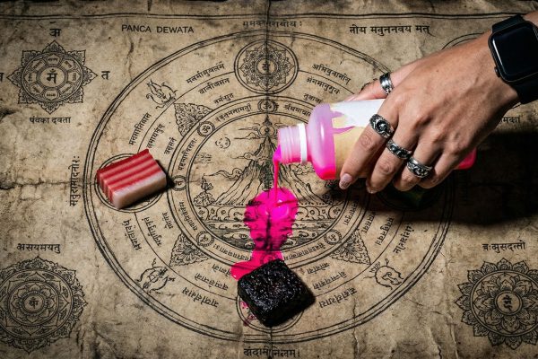 Makna Warna Jaja Bali: Lo Kira Cuma Kue Manis, Padahal Peta Alam Semesta!